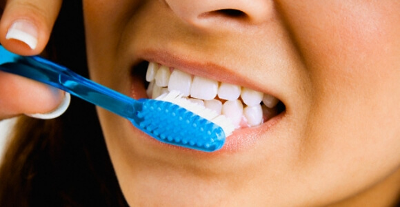 До позитивних сторін зубного порошку можна віднести: