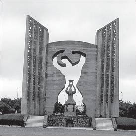 РІК АФРИКИ   Монумент на честь здобуття незалежності в столиці Того - Ломе   На початку XX ст
