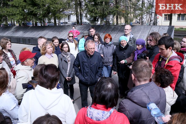 7 травня історик Михайло Рогачов провів чергову екскурсію по пам'ятних місцях столиці Комі