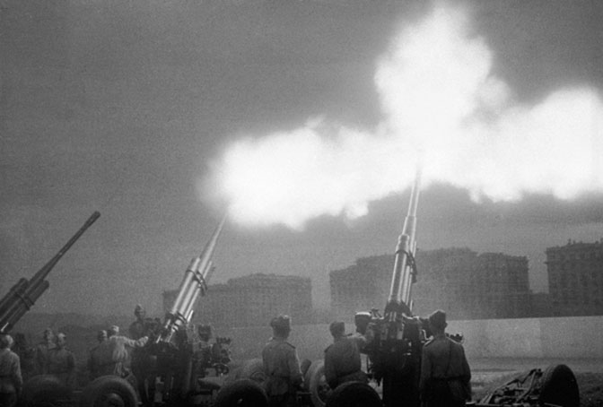 Ще через добу до результату 6 листопада 1943 року в Києві «замовкла» остання вогнева точка - опір німців було остаточно зламано
