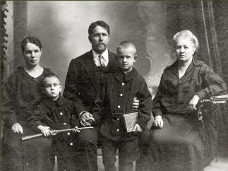 Васса Шихматова з сім'єю племінника Олексія Івановича Шихматова