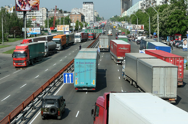 9 липня 2013, 11:51 Переглядів:   У Києві обмежили в'їзд вантажівок