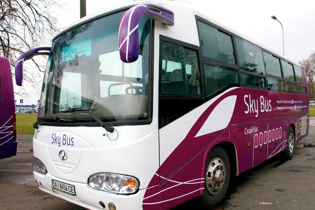 Квитки на автобус №322 Sky Bus, який курсує від аеропорту «Бориспіль» до столичного вокзалу і назад, тепер можна купити через інтернет і заздалегідь