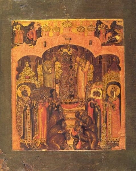 Праворуч - фігури царя Костянтина і цариці Олени