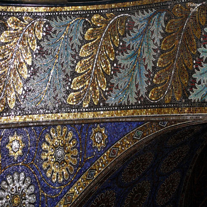 Існуючі мозаїки купола здебільшого відносяться вже до 1870-х років
