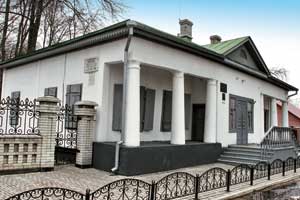 Для цінителів прекрасного літературного стилю і шанувальників таланту Антона Чехова в Сумах працює будинок-музей письменника