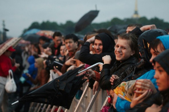 Свято «Червоні вітрила» -2012 зібрав в Петербурзі кілька десятків тисяч випускників і глядачів