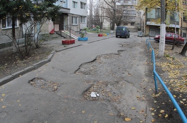 2 вересня 2013, 16:25 Переглядів:   У кількох київських дворах замінять асфальт