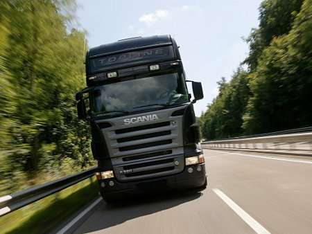 Здійсненням вантажоперевезень на великі відстань займаються великі компанії перевізники