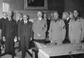 Мюнхенський договір   Гітлер несподівано відступив