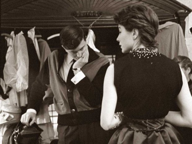 Французький модельєр, правнук французького живописця П'єра-Адольфа Бадена, засновник модного Будинку Givenchy Юбер де Живанши по праву вважається класиком французької моди XX століття