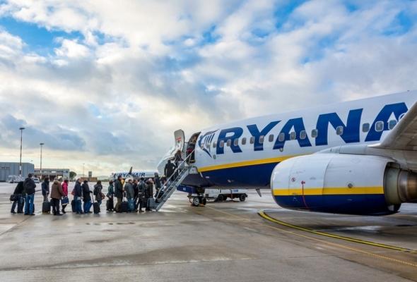 Літак Boeing 737-700 авіакомпанії Ryanair 14 березня вперше в історії здійснив посадку в Україні - в аеропорту   Київ   (Жуляни)