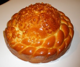 Коровай - круглий солодкий дріжджовий хліб, застосовуваний в східнослов'янських   ритуалах обрядовий прикрашений круглий хліб