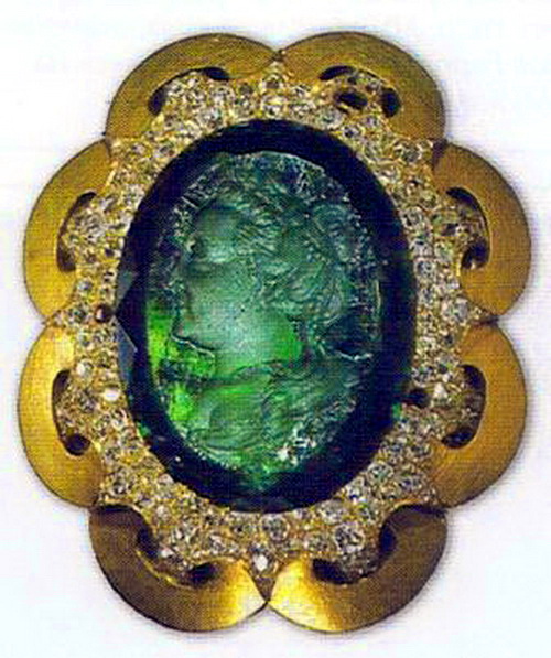 Серед прикрас Катерини є унікальний портрет, вирізаний в смарагді