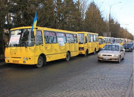 Маршрутки обіцяють замінити автобусами і тролейбусами   Київ відмовляється від маршруток