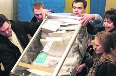 4 листопада 2010, 12:24 Переглядів:   У Вінниці обіцяють сказати результати підрахунку голосів лише завтра, фото Сегодня