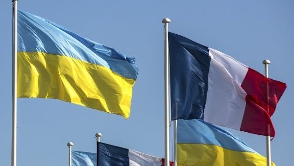Українські дипломати закликали уряд Франції до «мудрості і твердості» в даному опитуванні