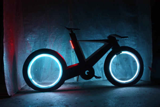 Велосипед Циклотрон повністю укомплектований безліччю інноваційних функцій і контролюється потужним Cyclo-App